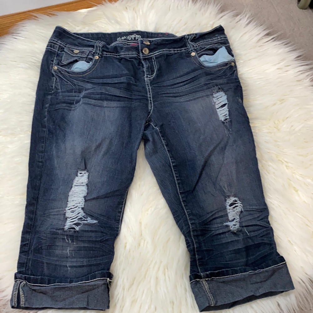 Distressed Capri jeans